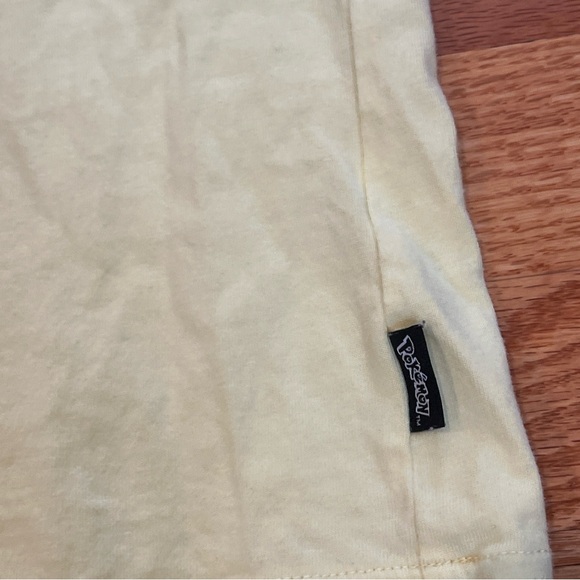 UNIQLO Pokemon UT Pikachu Origami T-shirt Yellow from Japan Rare Small - Picture 3 of 9